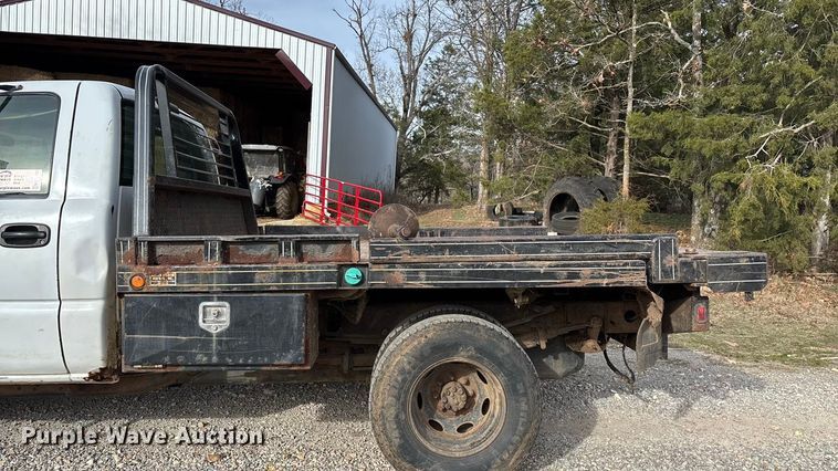 image for item ED2443 2005 GMC Sierra 3500 bale bed pickup truck