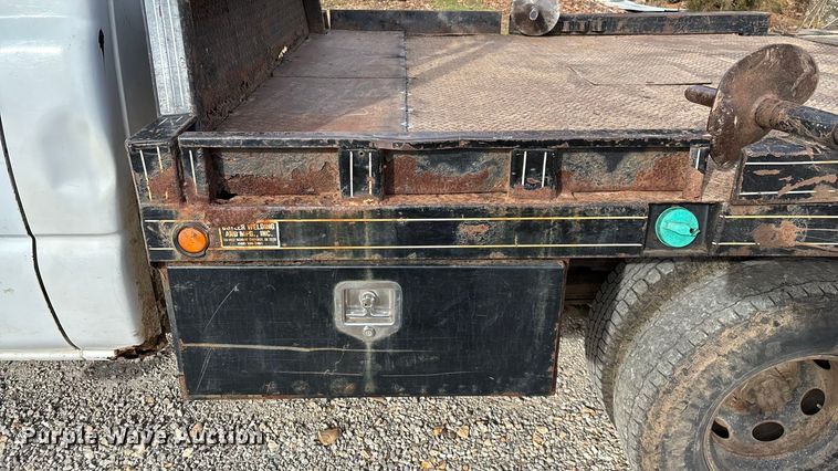 image for item ED2443 2005 GMC Sierra 3500 bale bed pickup truck