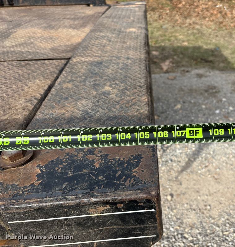 image for item ED2443 2005 GMC Sierra 3500 bale bed pickup truck