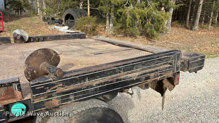 image for item ED2443 2005 GMC Sierra 3500 bale bed pickup truck