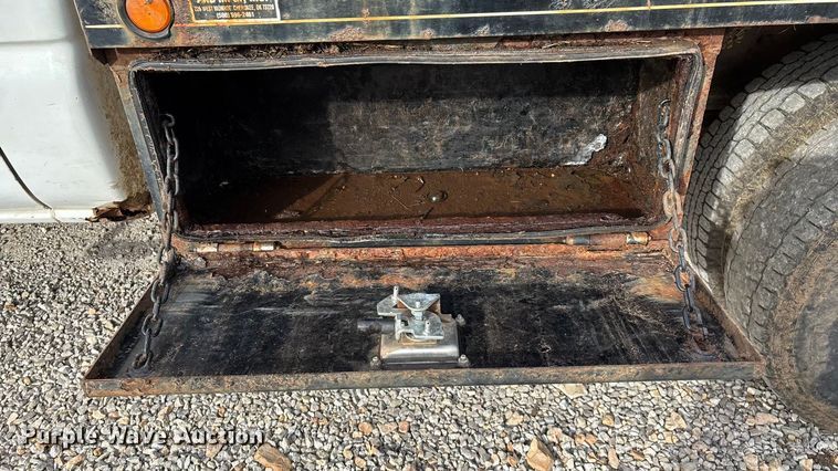 image for item ED2443 2005 GMC Sierra 3500 bale bed pickup truck