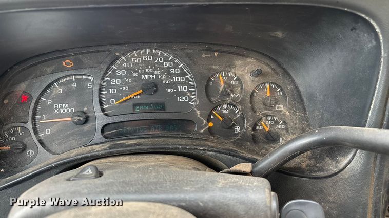 image for item ED2443 2005 GMC Sierra 3500 bale bed pickup truck