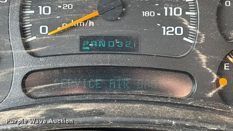 image for item ED2443 2005 GMC Sierra 3500 bale bed pickup truck