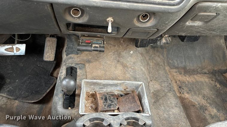 image for item ED2443 2005 GMC Sierra 3500 bale bed pickup truck