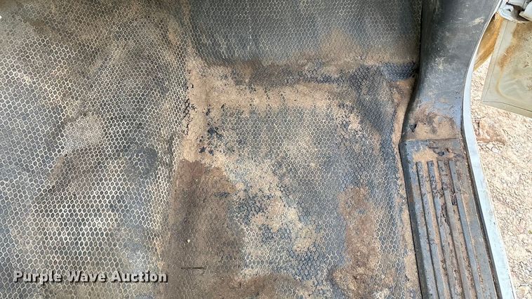 image for item ED2443 2005 GMC Sierra 3500 bale bed pickup truck