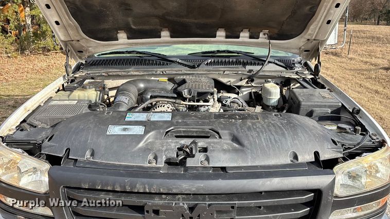 image for item ED2443 2005 GMC Sierra 3500 bale bed pickup truck