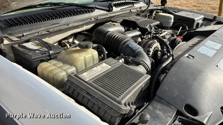 image for item ED2443 2005 GMC Sierra 3500 bale bed pickup truck