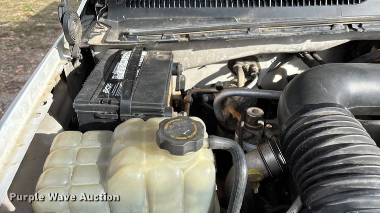 image for item ED2443 2005 GMC Sierra 3500 bale bed pickup truck