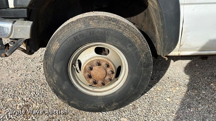 image for item ED2443 2005 GMC Sierra 3500 bale bed pickup truck