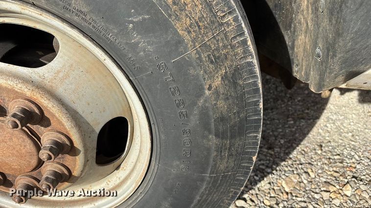 image for item ED2443 2005 GMC Sierra 3500 bale bed pickup truck