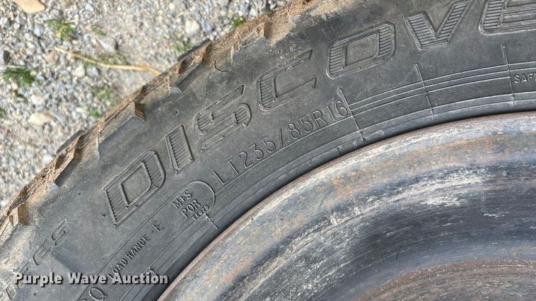 image for item ED2443 2005 GMC Sierra 3500 bale bed pickup truck