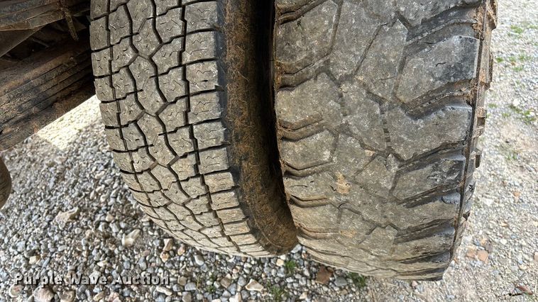 image for item ED2443 2005 GMC Sierra 3500 bale bed pickup truck