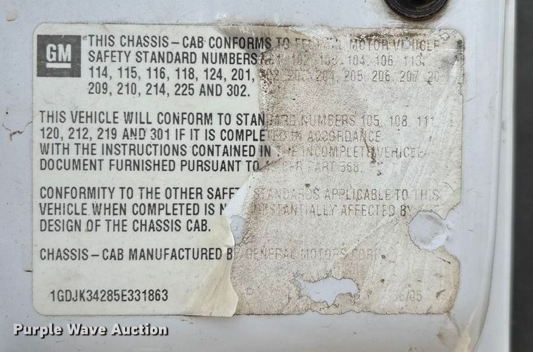 image for item ED2443 2005 GMC Sierra 3500 bale bed pickup truck