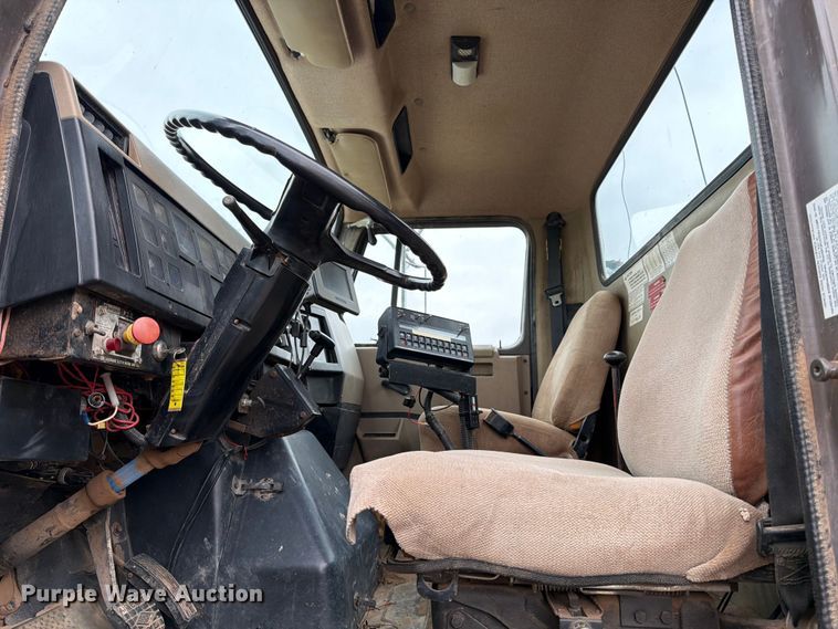 image for item ED5058 2021 International 4900 applicator truck