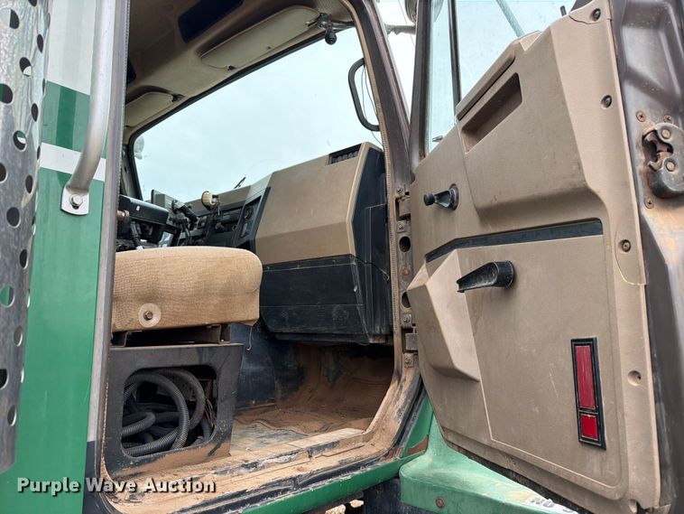 image for item ED5058 2021 International 4900 applicator truck