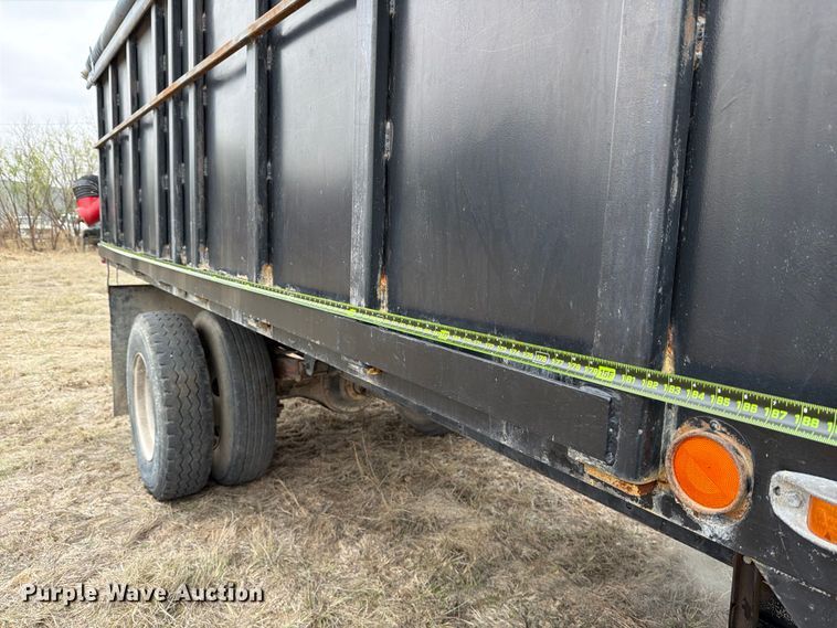 image for item ED5059 1998 GMC C7500 grain truck