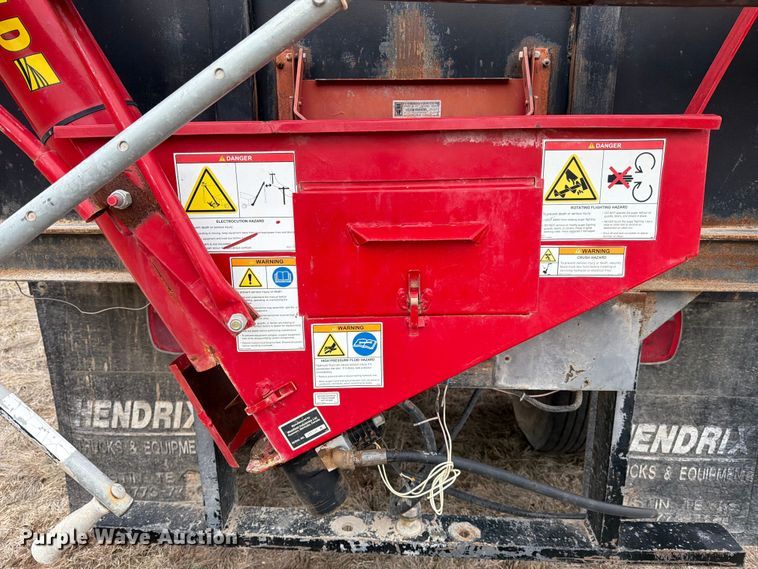 image for item ED5059 1998 GMC C7500 grain truck