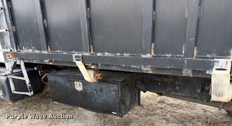 image for item ED5059 1998 GMC C7500 grain truck