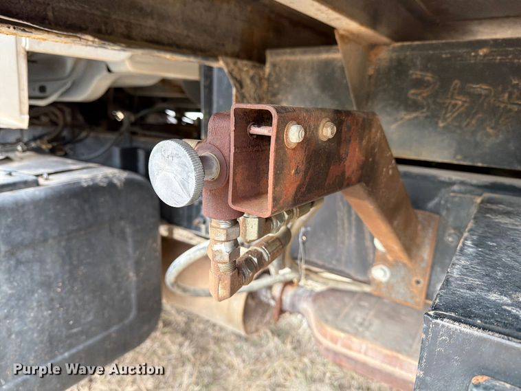 image for item ED5059 1998 GMC C7500 grain truck