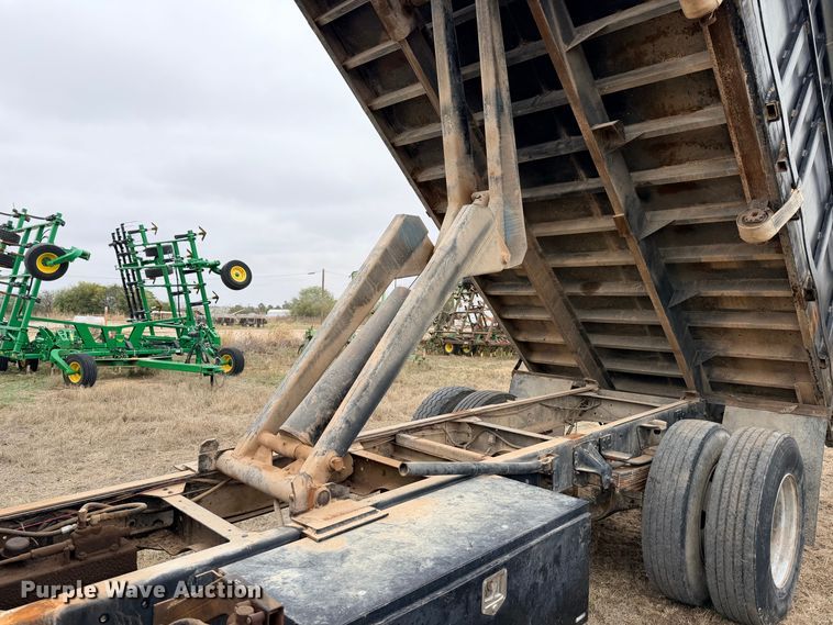 image for item ED5059 1998 GMC C7500 grain truck