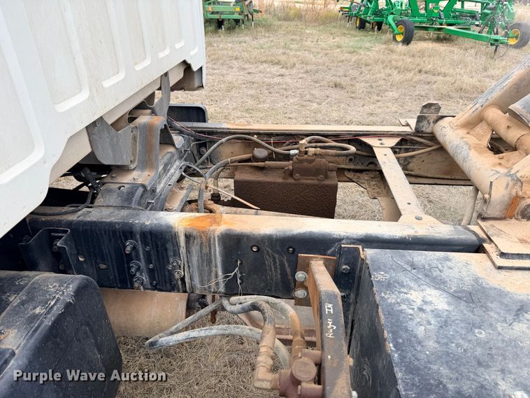 image for item ED5059 1998 GMC C7500 grain truck