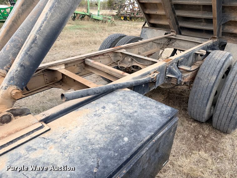 image for item ED5059 1998 GMC C7500 grain truck