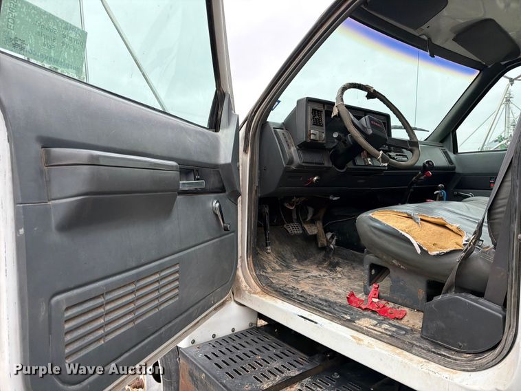 image for item ED5059 1998 GMC C7500 grain truck