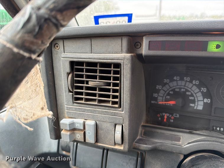 image for item ED5059 1998 GMC C7500 grain truck