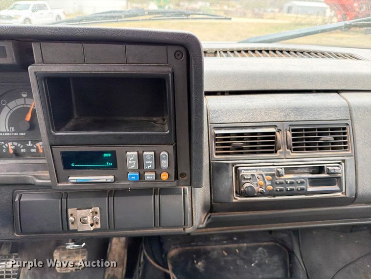 image for item ED5059 1998 GMC C7500 grain truck