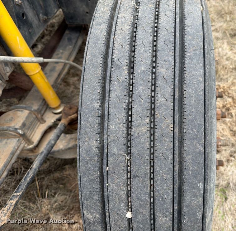 image for item ED5059 1998 GMC C7500 grain truck