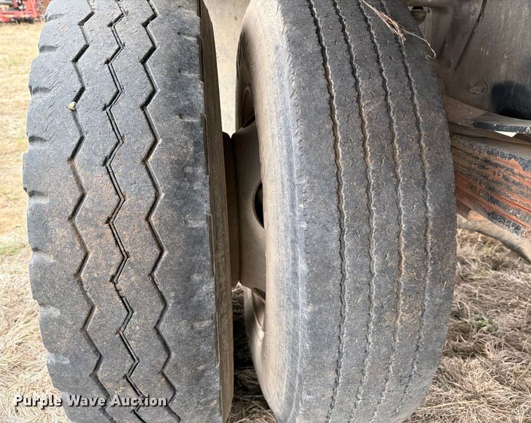 image for item ED5059 1998 GMC C7500 grain truck