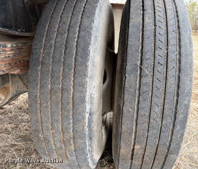 image for item ED5059 1998 GMC C7500 grain truck