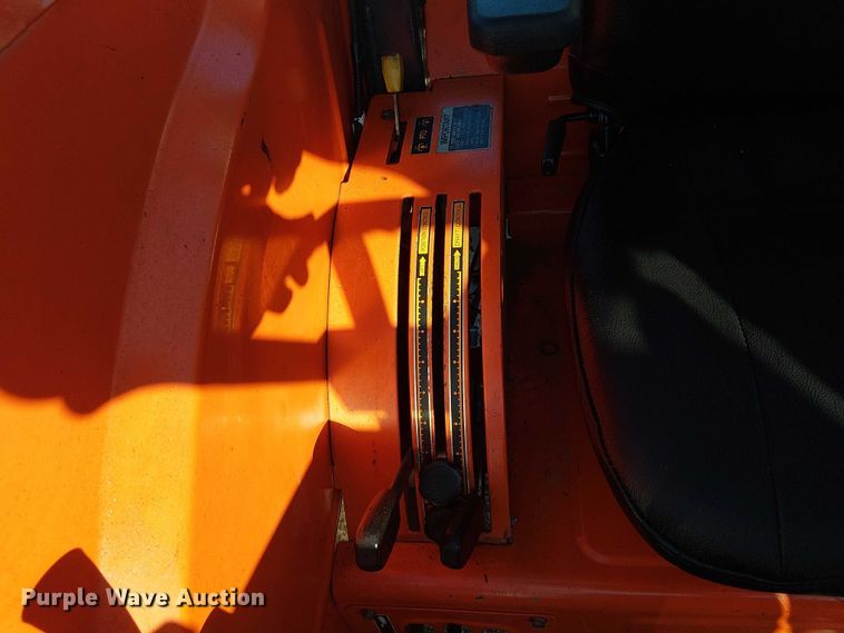 image for item EE1380 Kubota M9000 MFWD tractor