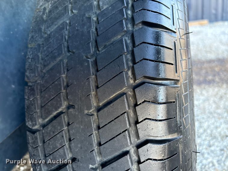 image for item EE1380 Kubota M9000 MFWD tractor