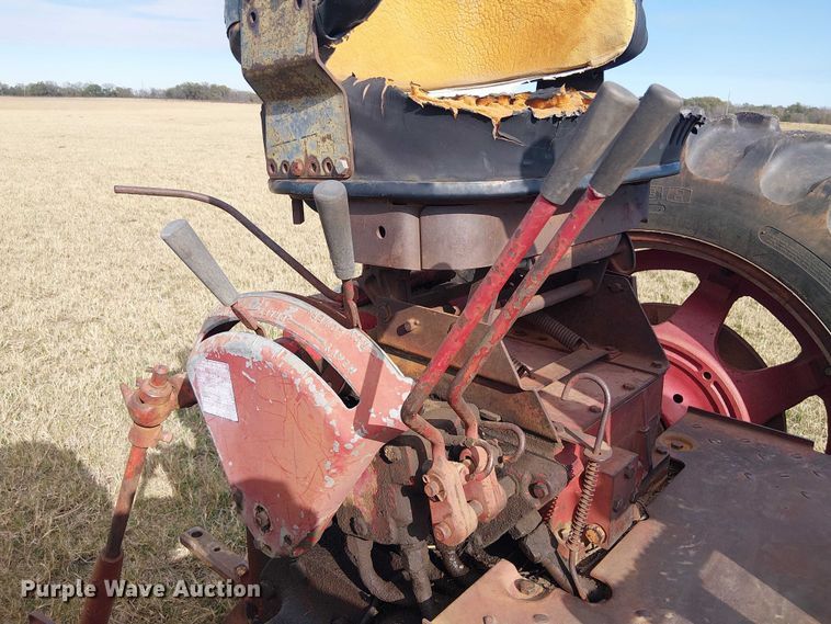 image for item EE1381 1969 International Farmall 656 tractor