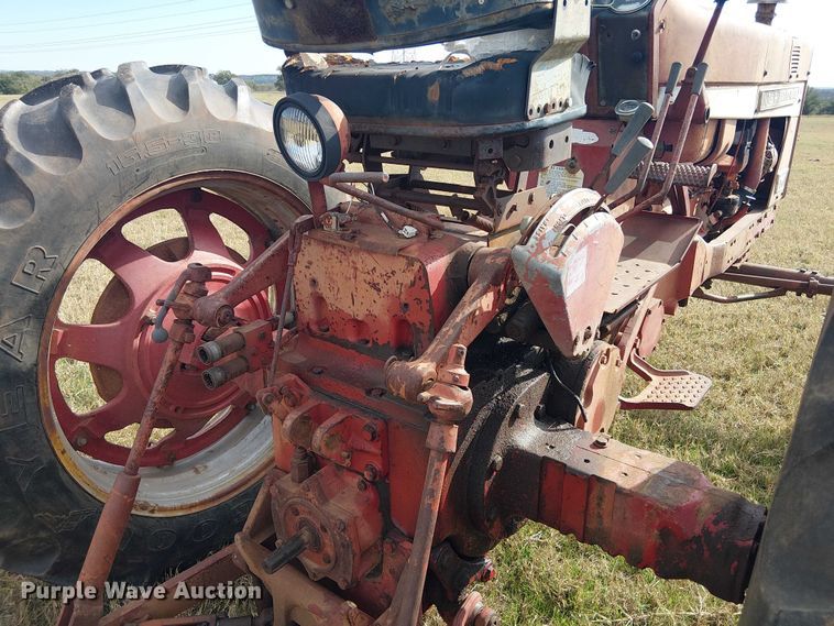 image for item EE1381 1969 International Farmall 656 tractor