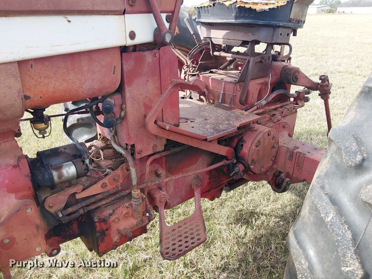 image for item EE1381 1969 International Farmall 656 tractor
