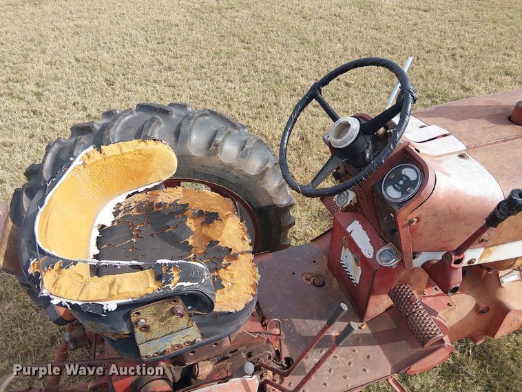 image for item EE1381 1969 International Farmall 656 tractor