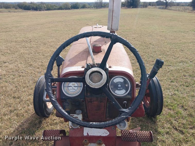 image for item EE1381 1969 International Farmall 656 tractor