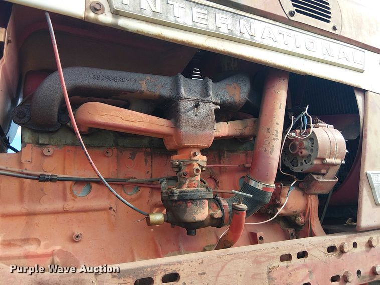 image for item EE1381 1969 International Farmall 656 tractor