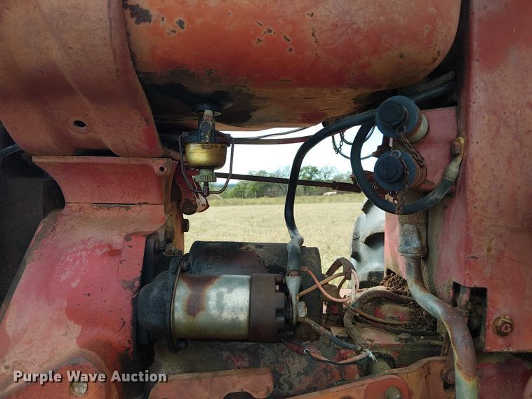 image for item EE1381 1969 International Farmall 656 tractor