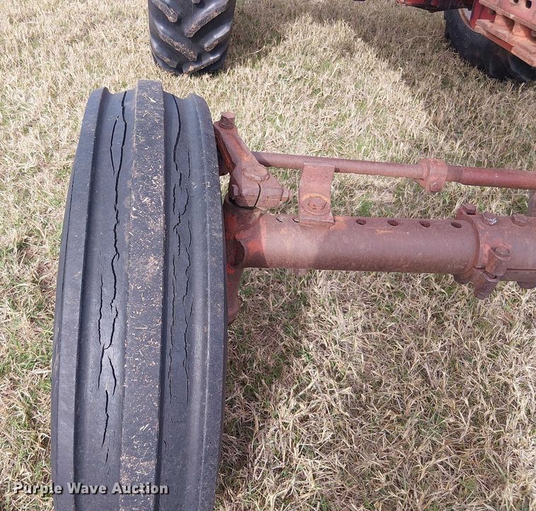 image for item EE1381 1969 International Farmall 656 tractor