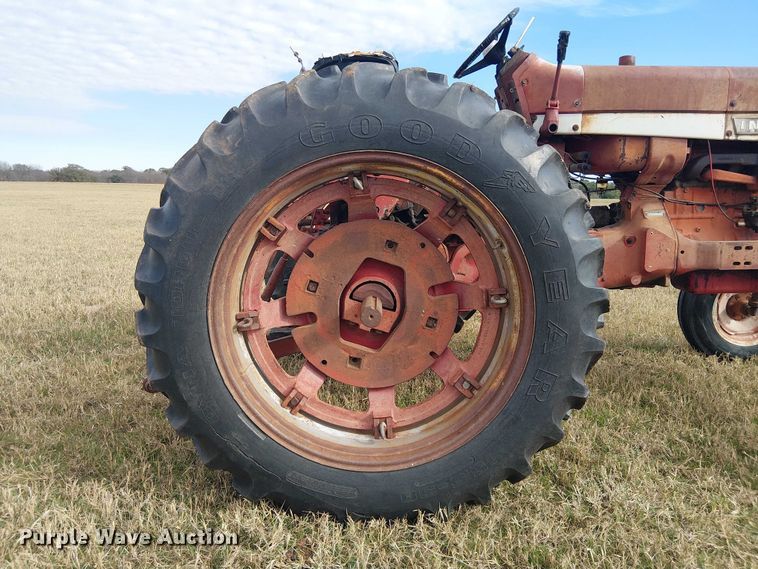 image for item EE1381 1969 International Farmall 656 tractor