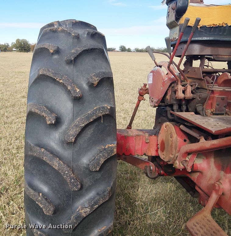 image for item EE1381 1969 International Farmall 656 tractor