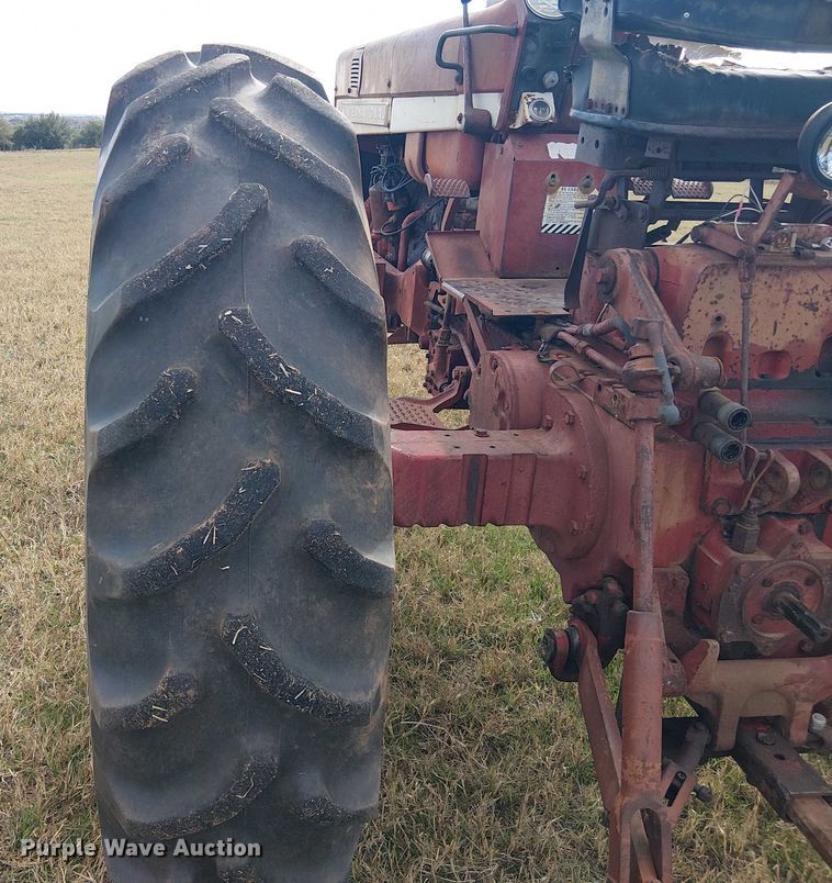 image for item EE1381 1969 International Farmall 656 tractor