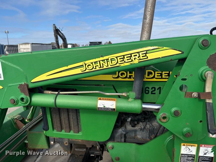 image for item EE3387 2000 John Deere 5205 tractor