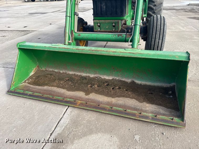 image for item EE3387 2000 John Deere 5205 tractor