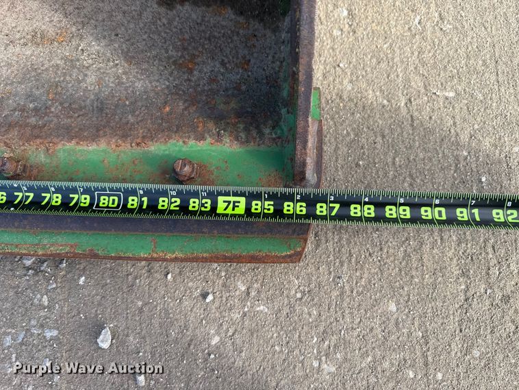 image for item EE3387 2000 John Deere 5205 tractor