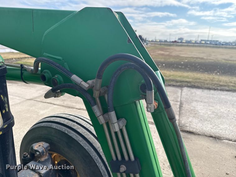 image for item EE3387 2000 John Deere 5205 tractor