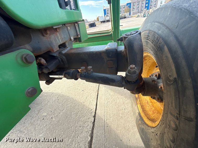 image for item EE3387 2000 John Deere 5205 tractor